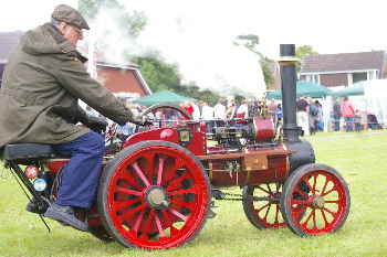 scale model steam traction engine