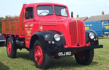 Morris lorry, believed to be 1952, if you know the model email me!